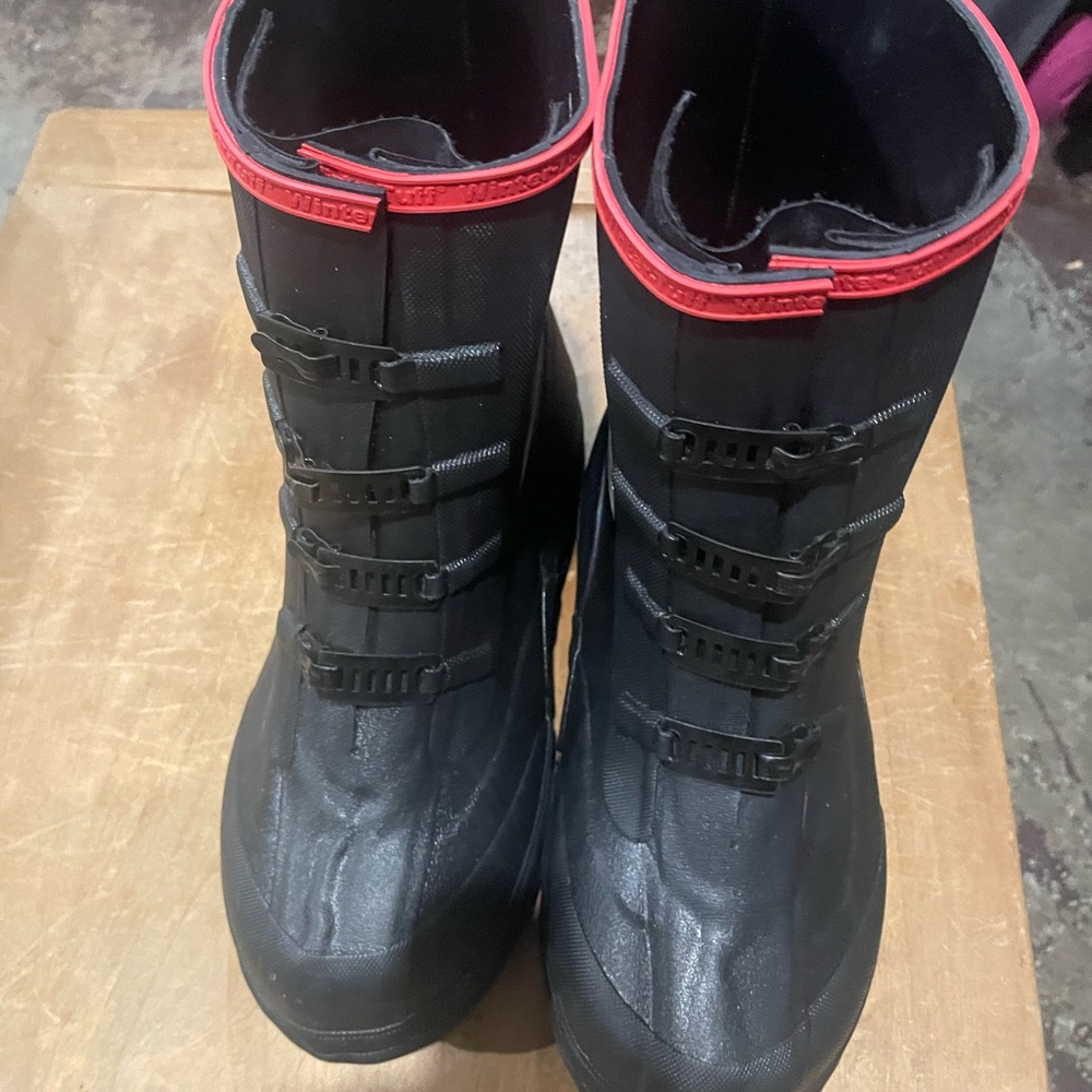 Tingles NWOT Black and Red Winter Boots